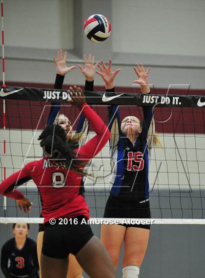 Thumbnail 2 in Fort Bend Austin vs. Oak Ridge (NIKE Invtational Tournament) photogallery.