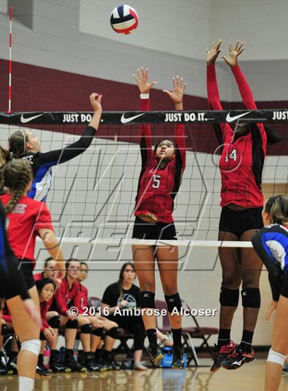 Thumbnail 2 in Fort Bend Austin vs. Oak Ridge (NIKE Invtational Tournament) photogallery.