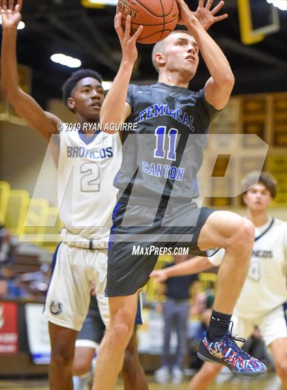 Thumbnail 2 in Temescal Canyon vs. Vista Murrieta (Jared Mandeville Memorial Classic) photogallery.