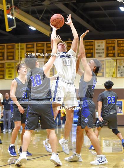 Thumbnail 2 in Temescal Canyon vs. Vista Murrieta (Jared Mandeville Memorial Classic) photogallery.
