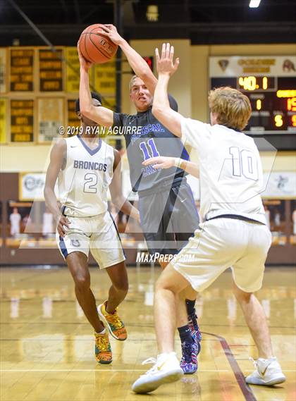 Thumbnail 2 in Temescal Canyon vs. Vista Murrieta (Jared Mandeville Memorial Classic) photogallery.