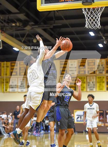 Thumbnail 3 in Temescal Canyon vs. Vista Murrieta (Jared Mandeville Memorial Classic) photogallery.