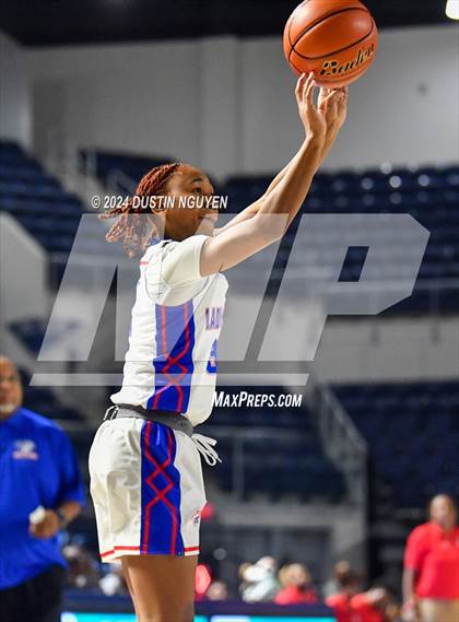 Thumbnail 1 in King vs. Dawson (RCS Sports Kickoff Classic) photogallery.