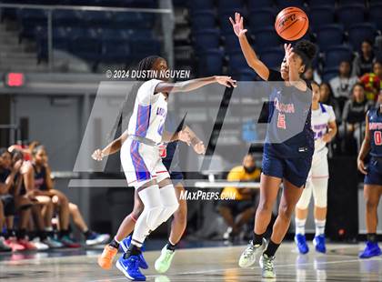 Thumbnail 1 in King vs. Dawson (RCS Sports Kickoff Classic) photogallery.