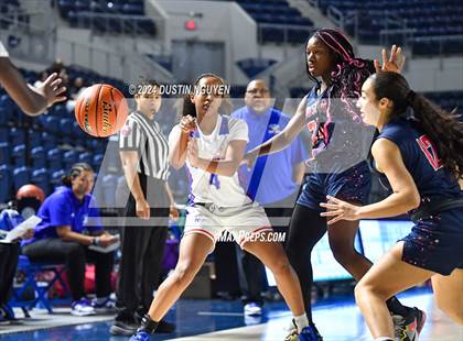 Thumbnail 1 in King vs. Dawson (RCS Sports Kickoff Classic) photogallery.