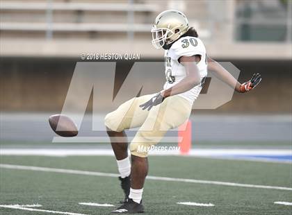 Thumbnail 2 in Long Beach Poly vs. Los Alamitos photogallery.