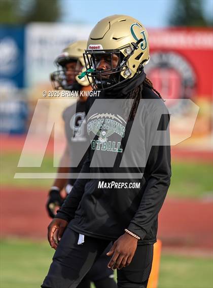 Thumbnail 2 in Mulberry @ George Jenkins photogallery.