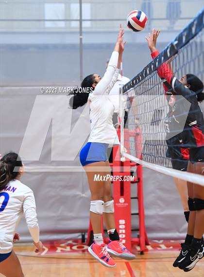 Thumbnail 3 in Bishop Gorman vs. Mater Dei (Nike Tournament of Champions)   photogallery.