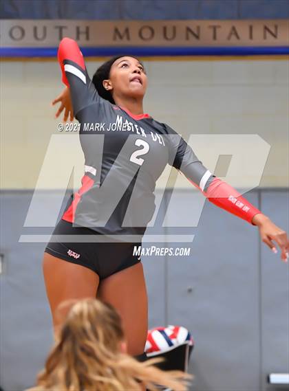 Thumbnail 3 in Bishop Gorman vs. Mater Dei (Nike Tournament of Champions)   photogallery.
