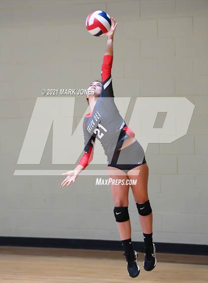 Thumbnail 3 in Bishop Gorman vs. Mater Dei (Nike Tournament of Champions)   photogallery.