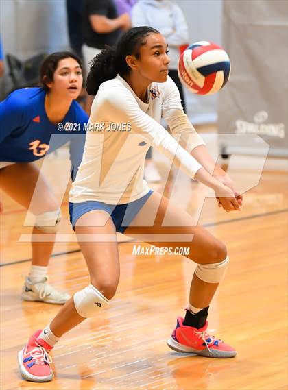 Thumbnail 2 in Bishop Gorman vs. Mater Dei (Nike Tournament of Champions)   photogallery.