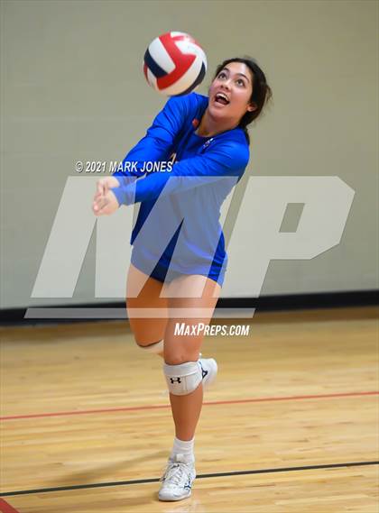 Thumbnail 2 in Bishop Gorman vs. Mater Dei (Nike Tournament of Champions)   photogallery.
