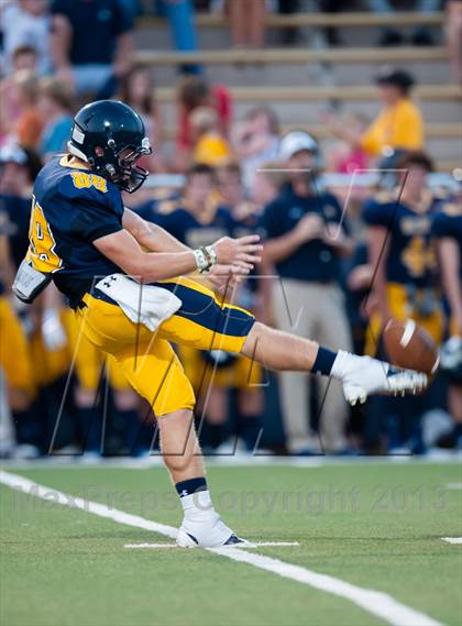 Thumbnail 3 in Prepa Tech vs Highland Park photogallery.