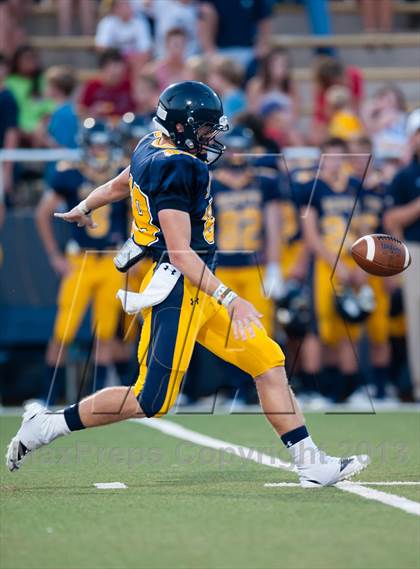 Thumbnail 2 in Prepa Tech vs Highland Park photogallery.