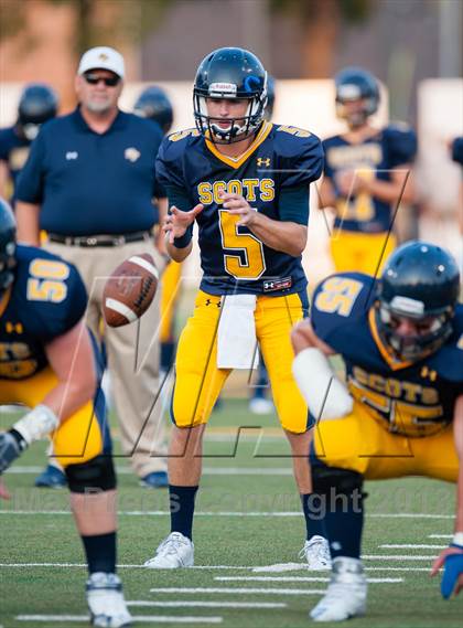 Thumbnail 3 in Prepa Tech vs Highland Park photogallery.