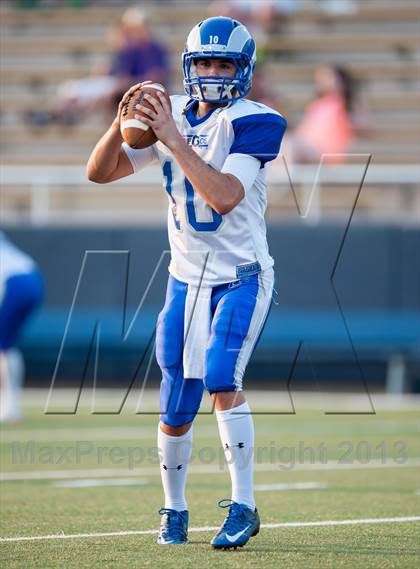 Thumbnail 2 in Prepa Tech vs Highland Park photogallery.