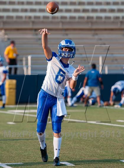 Thumbnail 2 in Prepa Tech vs Highland Park photogallery.