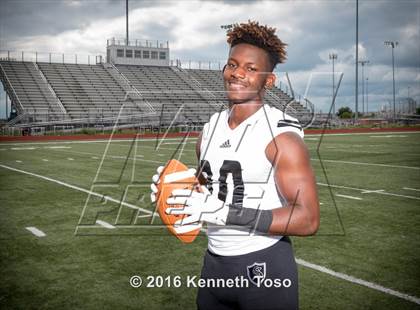 Thumbnail 3 in Steele (2016 Preseason Top 25 Early Contenders Photo Shoot)  photogallery.