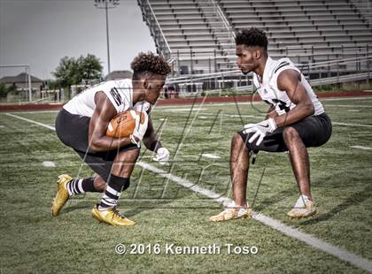 Thumbnail 2 in Steele (2016 Preseason Top 25 Early Contenders Photo Shoot)  photogallery.