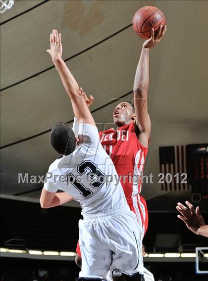Thumbnail 3 in Mater Dei vs. Loyola (CIF SS D1AA Semifinal) photogallery.