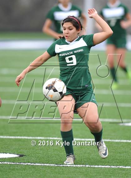 Thumbnail 2 in Incarnate Word vs Hockaday (National Elite Prep Showcase) photogallery.