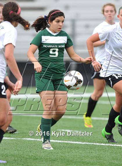 Thumbnail 3 in Incarnate Word vs Hockaday (National Elite Prep Showcase) photogallery.