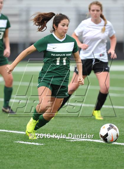 Thumbnail 2 in Incarnate Word vs Hockaday (National Elite Prep Showcase) photogallery.