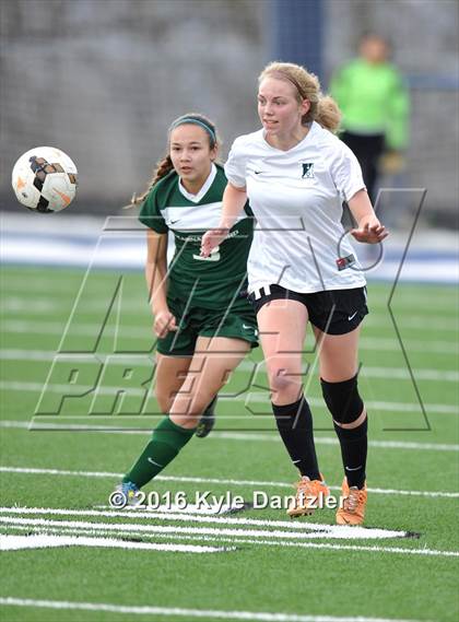 Thumbnail 3 in Incarnate Word vs Hockaday (National Elite Prep Showcase) photogallery.