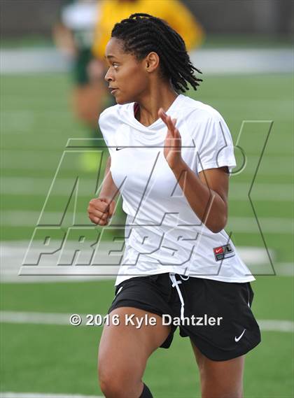 Thumbnail 2 in Incarnate Word vs Hockaday (National Elite Prep Showcase) photogallery.