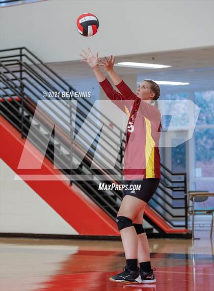 Thumbnail 1 in Dutchtown vs Perry photogallery.
