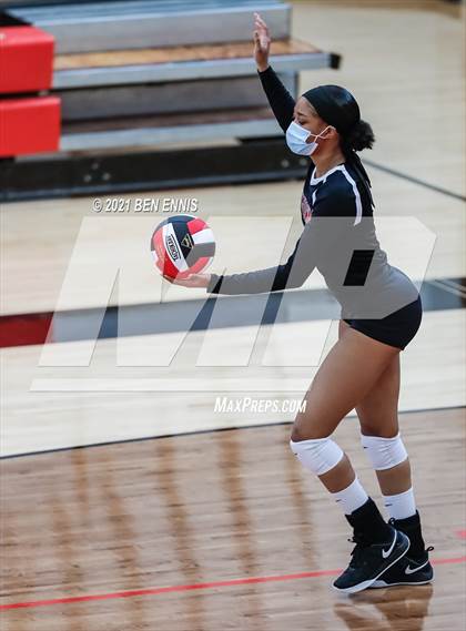 Thumbnail 1 in Dutchtown vs Perry photogallery.