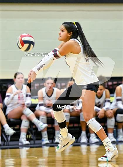 Thumbnail 1 in Davenport vs. Floresville (UIL Volleyball 4A Region 4 Final) photogallery.