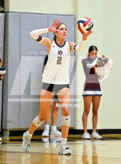 Thumbnail 1 in Davenport vs. Floresville (UIL Volleyball 4A Region 4 Final) photogallery.