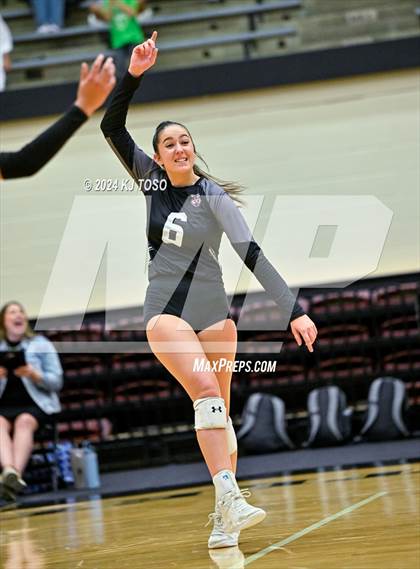 Thumbnail 2 in Davenport vs. Floresville (UIL Volleyball 4A Region 4 Final) photogallery.