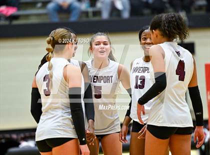 Thumbnail 2 in Davenport vs. Floresville (UIL Volleyball 4A Region 4 Final) photogallery.
