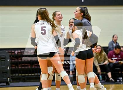 Thumbnail 3 in Davenport vs. Floresville (UIL Volleyball 4A Region 4 Final) photogallery.