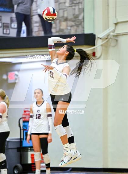 Thumbnail 3 in Davenport vs. Floresville (UIL Volleyball 4A Region 4 Final) photogallery.