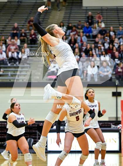 Thumbnail 1 in Davenport vs. Floresville (UIL Volleyball 4A Region 4 Final) photogallery.
