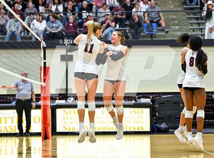 Thumbnail 1 in Davenport vs. Floresville (UIL Volleyball 4A Region 4 Final) photogallery.