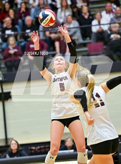 Thumbnail 3 in Davenport vs. Floresville (UIL Volleyball 4A Region 4 Final) photogallery.