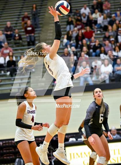 Thumbnail 2 in Davenport vs. Floresville (UIL Volleyball 4A Region 4 Final) photogallery.