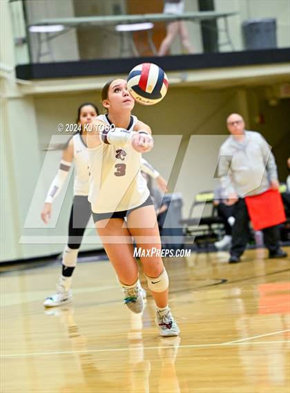 Thumbnail 2 in Davenport vs. Floresville (UIL Volleyball 4A Region 4 Final) photogallery.