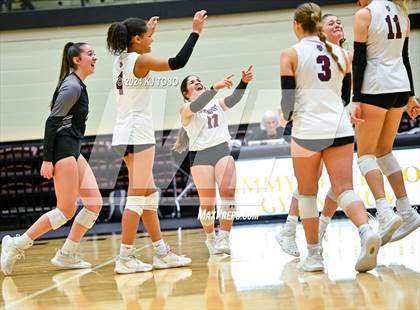 Thumbnail 3 in Davenport vs. Floresville (UIL Volleyball 4A Region 4 Final) photogallery.