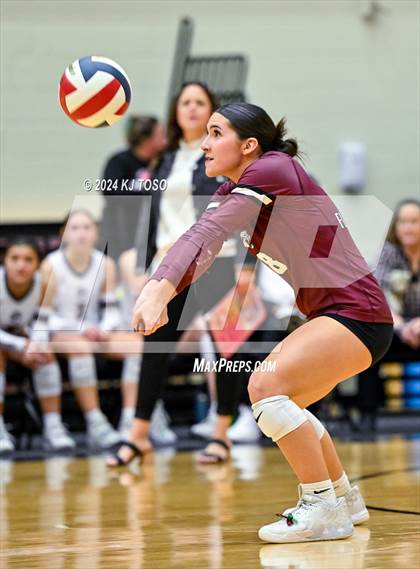 Thumbnail 1 in Davenport vs. Floresville (UIL Volleyball 4A Region 4 Final) photogallery.