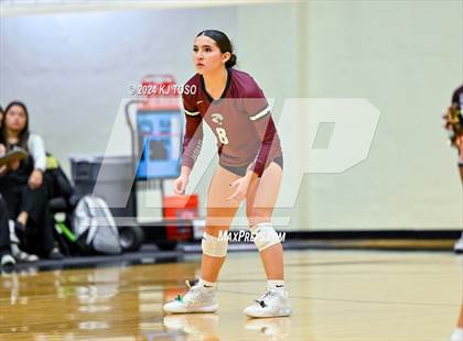 Thumbnail 1 in Davenport vs. Floresville (UIL Volleyball 4A Region 4 Final) photogallery.