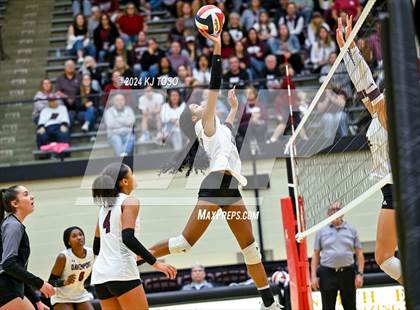 Thumbnail 3 in Davenport vs. Floresville (UIL Volleyball 4A Region 4 Final) photogallery.