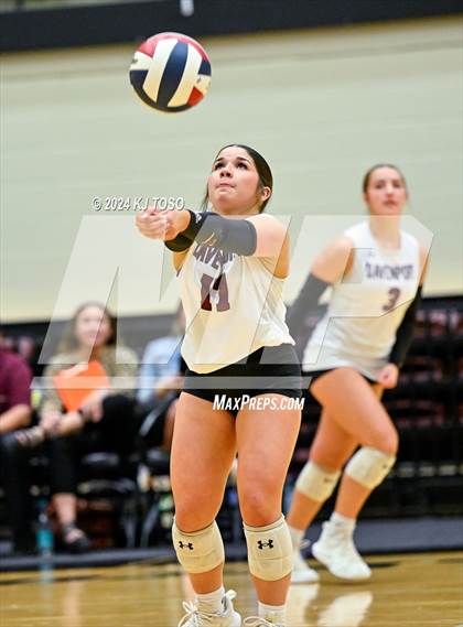 Thumbnail 1 in Davenport vs. Floresville (UIL Volleyball 4A Region 4 Final) photogallery.