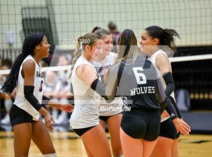 Thumbnail 2 in Davenport vs. Floresville (UIL Volleyball 4A Region 4 Final) photogallery.