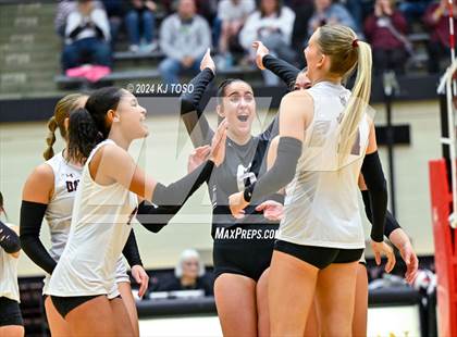 Thumbnail 1 in Davenport vs. Floresville (UIL Volleyball 4A Region 4 Final) photogallery.