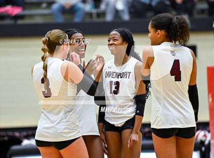 Thumbnail 3 in Davenport vs. Floresville (UIL Volleyball 4A Region 4 Final) photogallery.